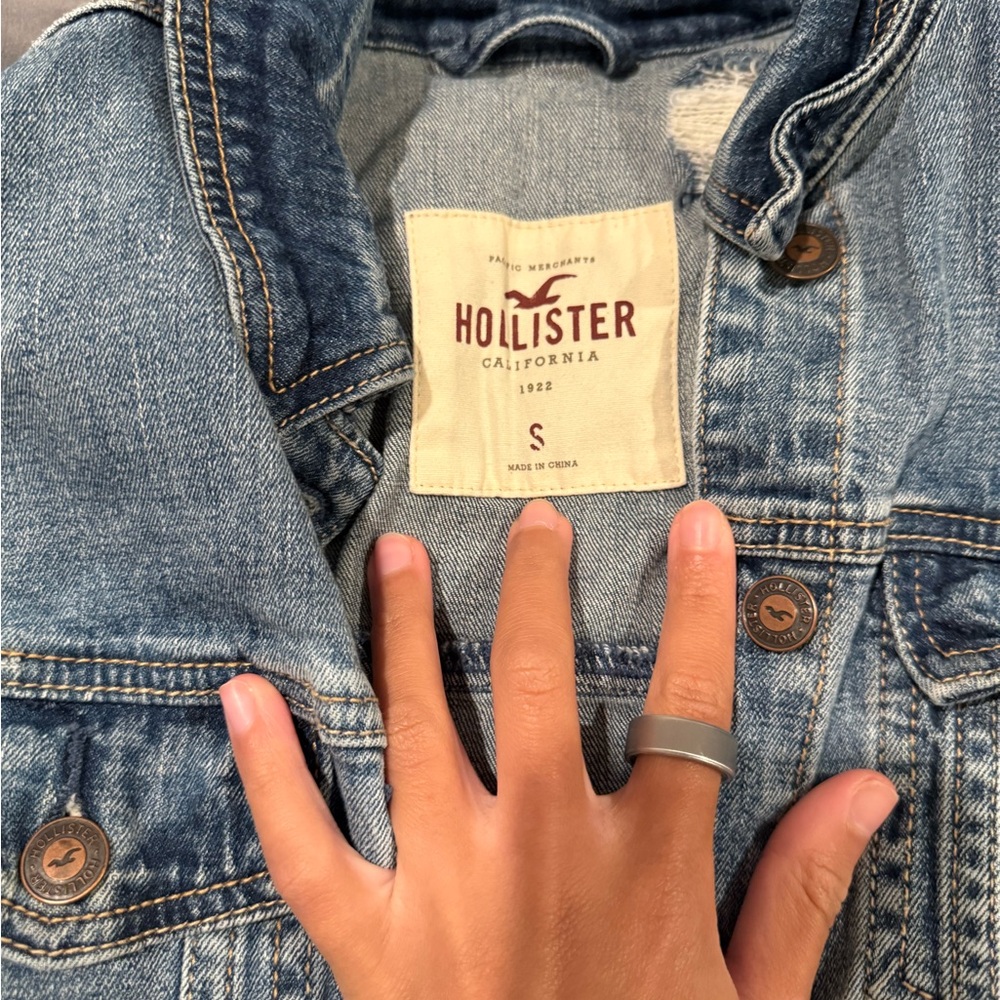 Hollister Distressed Denim jacket - Picture 2 of 4